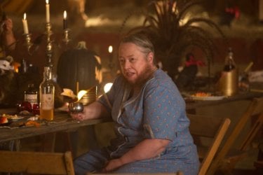 Un'immensa Kathy Bates in 'Edward Mordrake' episodio di American Horror Story - Freakshow