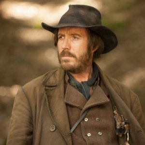 Una folle passione: Rhys Ifans in un primo piano tratto dal film