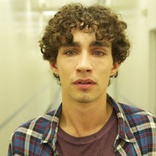 The Road Within: Robert Sheehan in una scena 