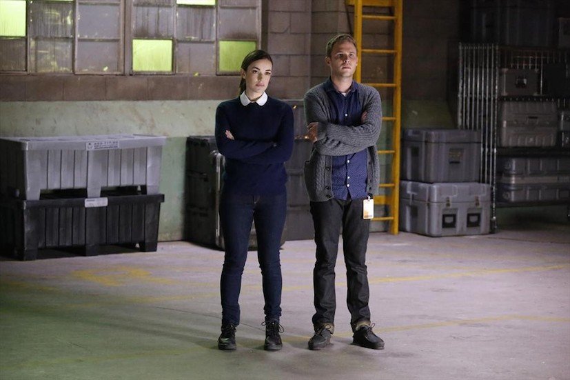 Agents of S.H.I.E.L.D.: gli attori Elizabeth Henstridge e Iain De Caestecker nella puntata A Hen in the Wolf House