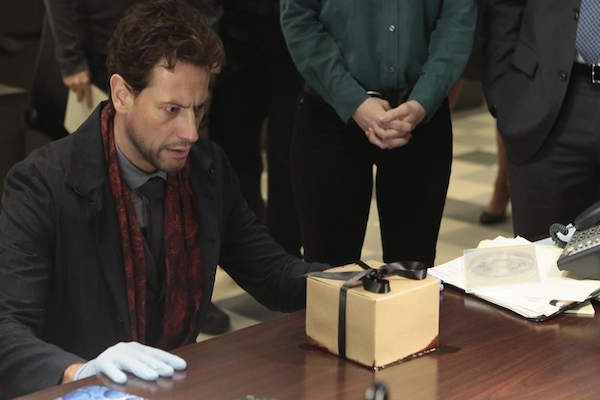 Forever: Ioan Gruffudd in un momento dell'episodio The Frustrating Thing About Psychopaths