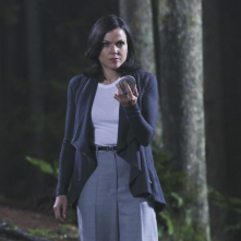 C'era una volta: Lana Parrilla interpreta Regina in Breaking Glass