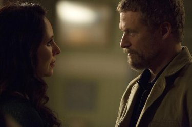 Revenge: Madeleine Stowe e James Tupper in una scena di Repercussions