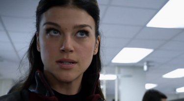 Agents of S.H.I.E.L.D.: Adrianne Palicki in una scena di A Hen in the Wolf House