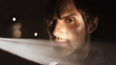 The Walking Dead: Andrew J. West in una scena di Un tetto e quattro mura