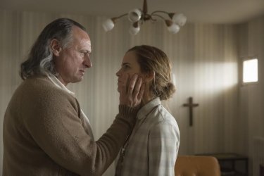 Colonia: la prima immagine del film che mostra Emma Watson a confronto con Michael Nyqvist