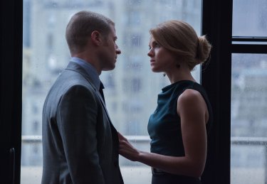 Gotham: Ben McKenzie ed Erin Richards in una scena dell'episodio Spirit Of The Goat