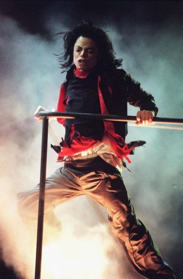 Michael Jackson: Life, Death and Legacy - Il Re del Pop in una scena del film-concerto