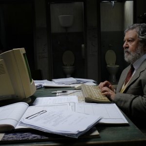 La scuola più bella del mondo: Lello Arena al computer