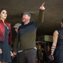 Avengers: Age of Ultron - Joss Whedon spiega una scena a Elizabeth Olsen e Jeremy Renner