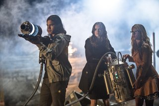 The Flash: Carlos Valdes, Danielle Panabaker ed Emily Bett Rickards nella puntata intitolata Going Rogue