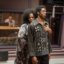 Get on Up: Chadwick Boseman con Jill Scott in una scena