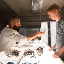 Ex Machina: Domhnall Gleeson e Oscar Isaac in una scena del film fantascientifico