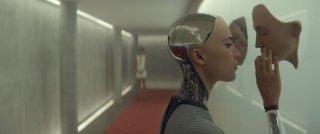 Ex Machina: Alicia Vikander in una scena del film fantascientifico