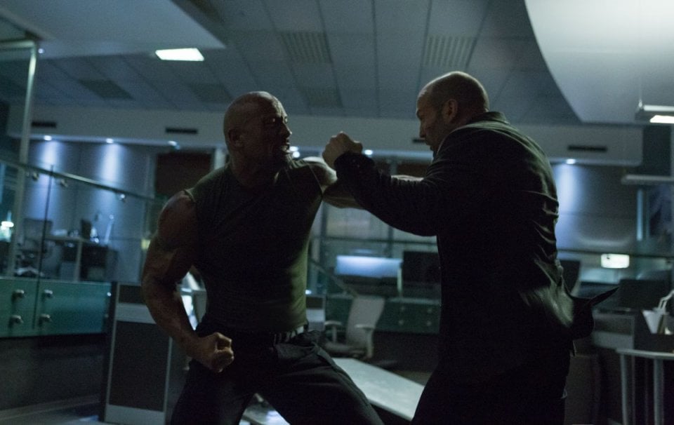 Fast & Furious 7: Dwayne Johnson e Jason Statham si affrontano senza esclusione di colpi in una scena