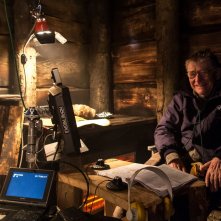 Torneranno i prati: il regista Ermanno Olmi sorridente sul set del film