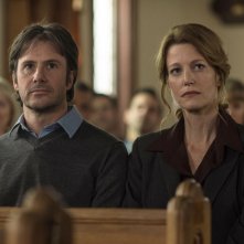 Gracepoint: Josh Hamilton e Anna Gunn nella quinta puntata della serie
