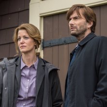 Gracepoint: i protagonisti Anna Gunn e David Tennant nel quinto episodio