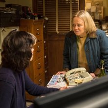 Gracepoint: Jacki Weaver in una scena del quinto episodio