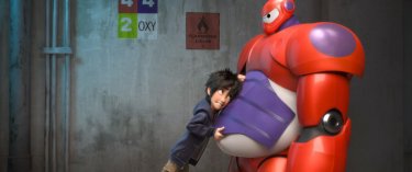 Big Hero 6: Hiro e Baymax in una tenera scena del film d'animazione