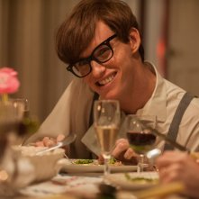 La Teoria del Tutto: Eddie Redmayne in una scena nel ruolo di Stephen Hawking