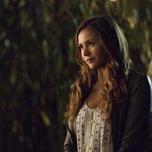 The Vampire Diaries: l'attrice Nina Dobrev nell'episodio The World Has Turned and Left Me Here