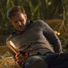The Vampire Diaries: Matthew Davis interpreta Alaric in The World Has Turned and Left Me Here 