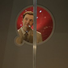 Doctor Who: Chris Addison in una scena dell'episodio Dark Water