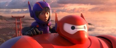 Hiro e Baymax in una scena tratta dal film Disney-Pixar 'Big Hero 6'