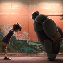 Big Hero 6: Hiro con il suo amico robot Baymax in un'immagine del film