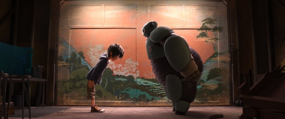 Big Hero 6: Hiro con il suo amico robot Baymax in un'immagine del film