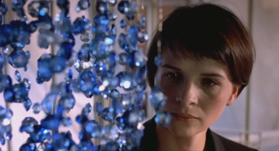 Film Blu: Juliette Binoche in una scena del film di Krzysztof Kieślowski