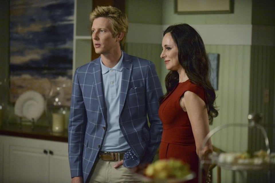 Revenge: Madeleine Stowe e Gabriel Mann in una scena dell'episodio intitolato Damage