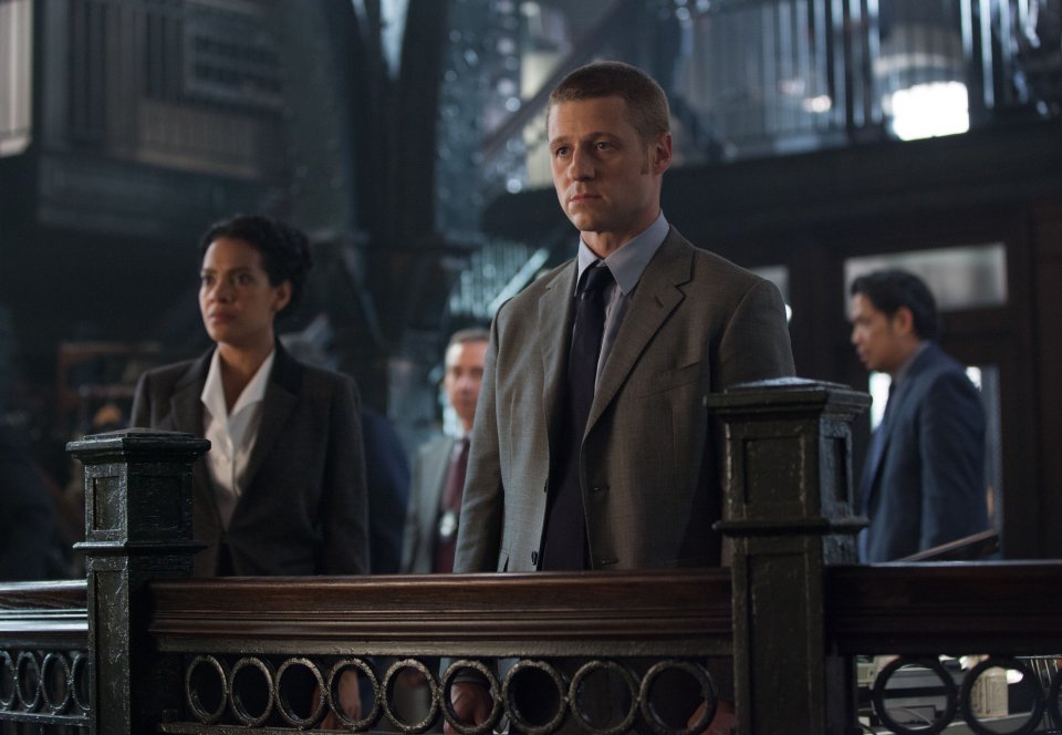 Gotham: Zabryna Guevara e Ben McKenzie nella puntata L'ombrello del Pinguino