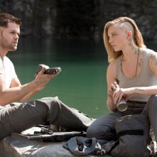 Hunger Games: Il Canto della Rivolta - Parte 1: Wes Chatham insieme a Natalie Dormer in una scena del film