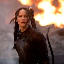Hunger Games: Il Canto della Rivolta - Parte 1: Jennifer Lawrence in una scena infuocata del film