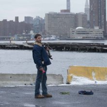 Chi è senza colpa: Tom Hardy sulla baia di New York insieme al suo cucciolo