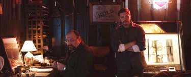 Chi è senza colpa: Tom Hardy e James Gandolfini in un'immagine del film
