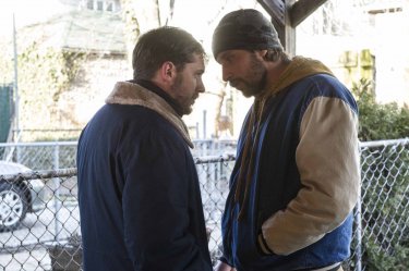 Chi è senza colpa: Tom Hardy faccia a faccia con Matthias Schoenaerts in una scena