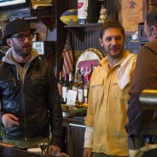 Chi è senza colpa: Tom Hardy, James Gandolfini e il regista Michaël R. Roskam sul set