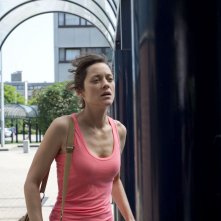 Due giorni, una notte: Marion Cotillard in un'immagine del film drammatico incentrato sulla tematica del lavoro