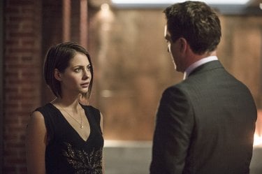 Arrow: Willa Holland in una scena di The Secret Origin of Felicity Smoak