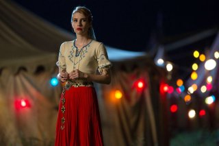 American Horror Story Freak Show: Emma Roberts interpreta Maggie in Pink Cupcakes
