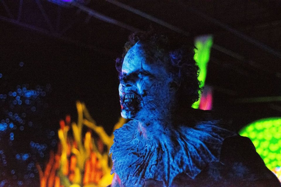 Clown: Andy Powers in un'agghiacciante scena del film horror