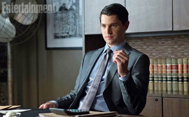 Gotham: Nicholas D’Agosto dietro la scrivania