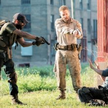 Man Down: Shia LaBeouf, Jai Courtney e Clifton Collins Jr. nella prima immagine