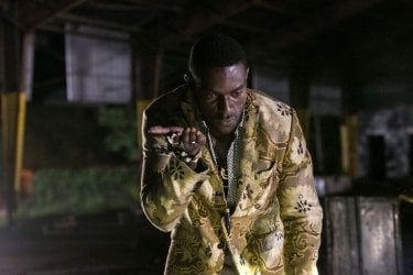 Constantine: l'attore Michael James Shaw in una scena di The Devil's Vinyl