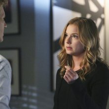 Revenge: Emily VanCamp e Gabriel Mann in una scena dell'episodio Ambush
