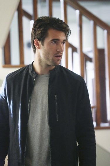 Revenge: Joshua Bowman in una scena dell'episodio intitolato Ambush