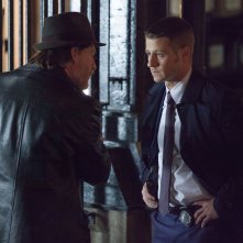 Gotham: Donal Logue e Ben McKenzie nella puntata intitolata La maschera